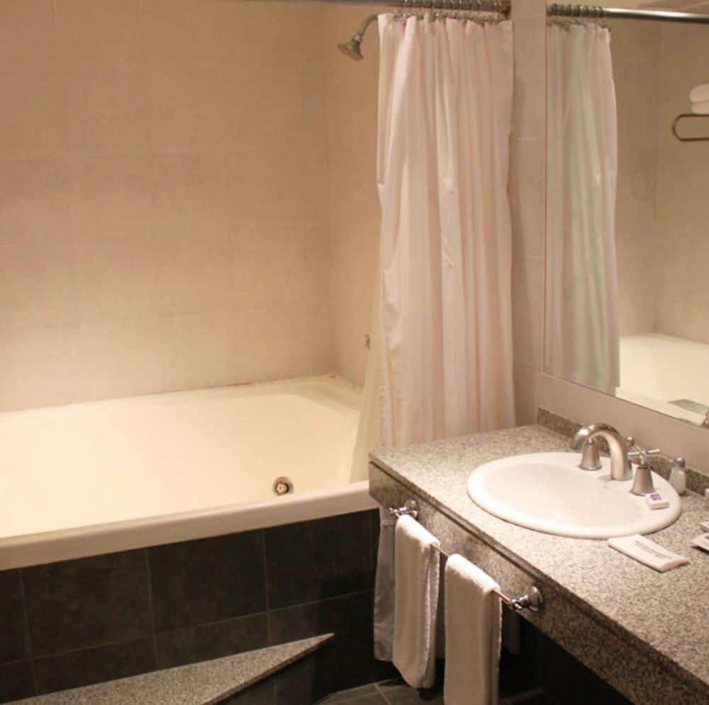 Hotel Howard Johnson By Wyndham San Pedro